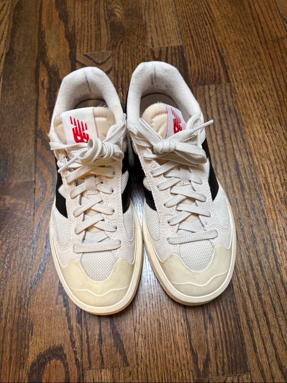 New Balance unisex Cream & Black Retro Court Sneakers
